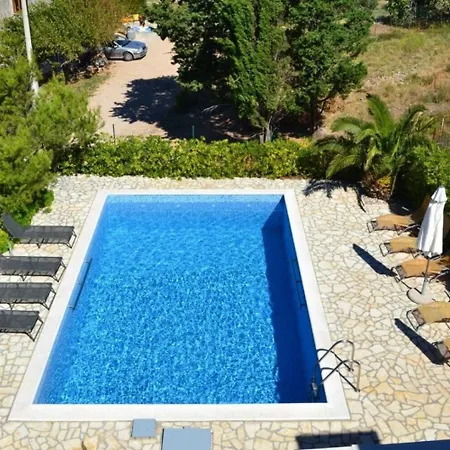 Irena - Private Pool Banjol